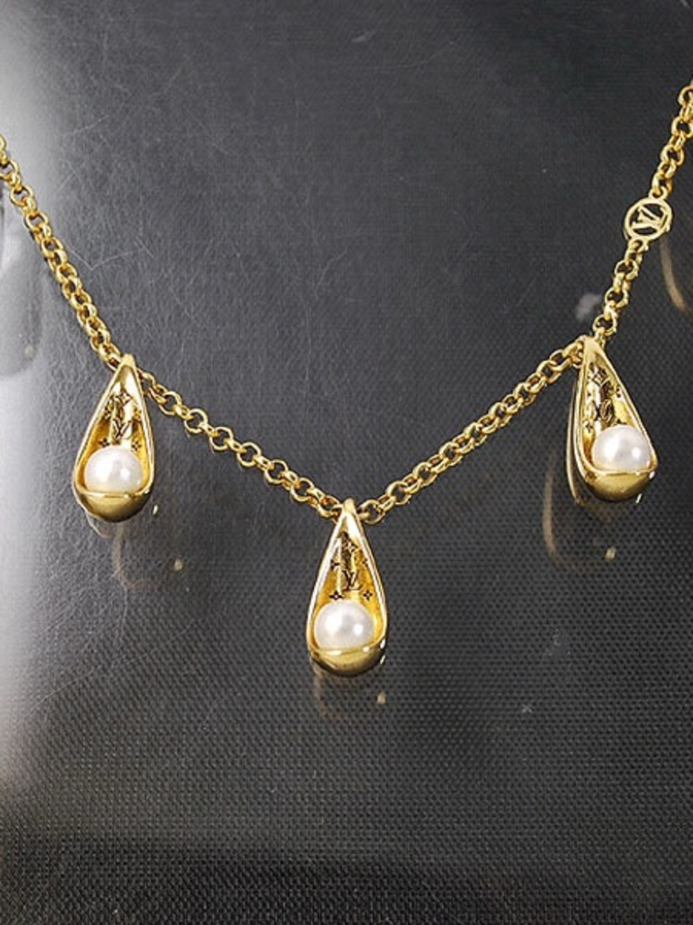 Stunning Louis  Vuitton Gold Pearl Teardrop Necklace
